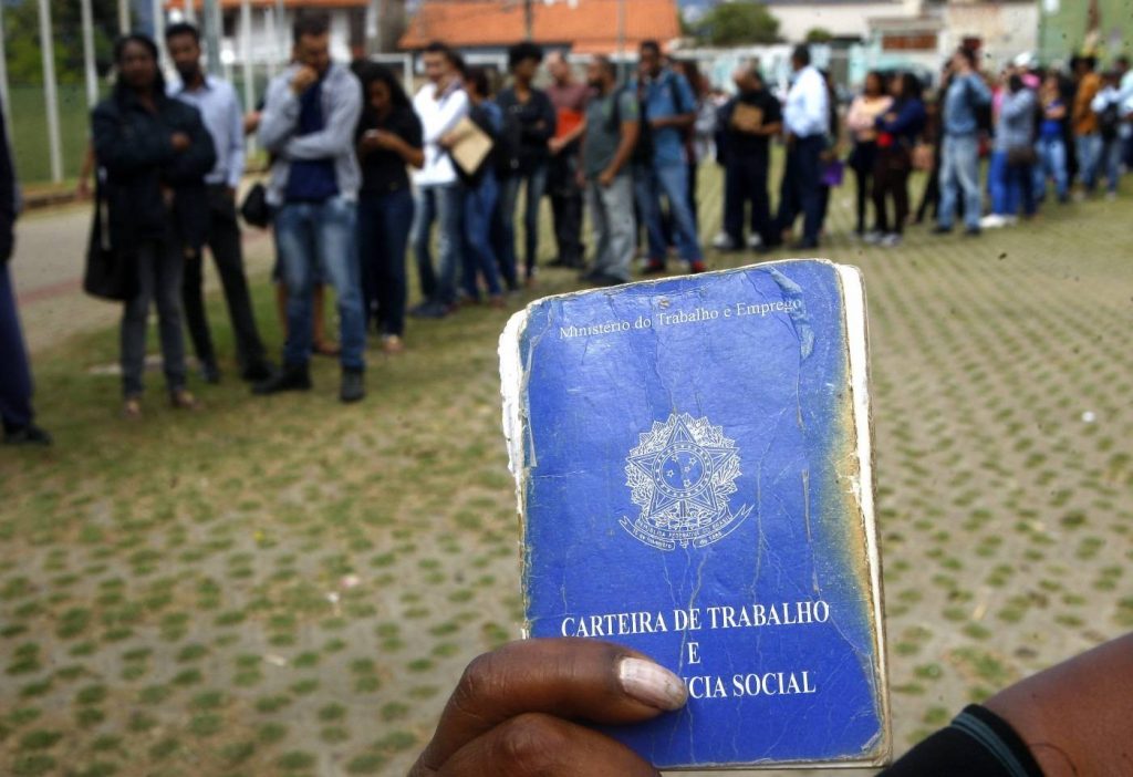 Governo federal comemora 'alta' do emprego com contratação temporária e precária